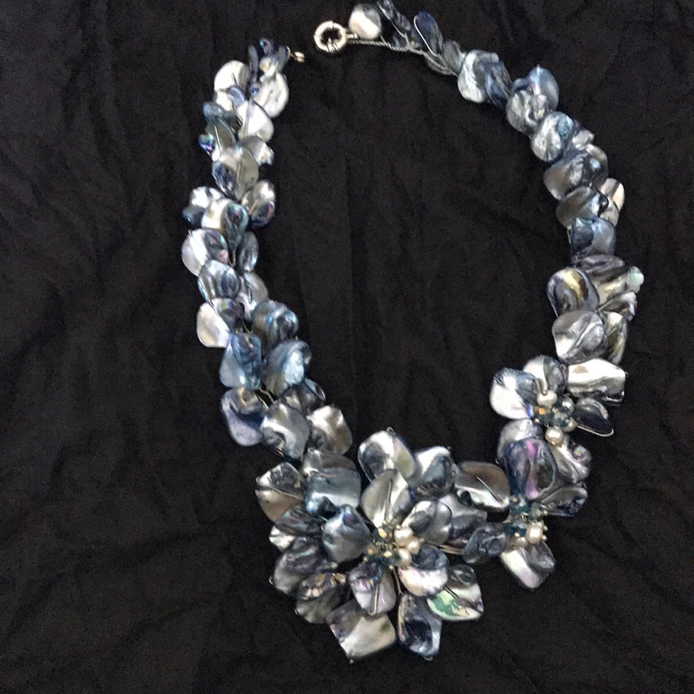 Shell pearl gray necklace